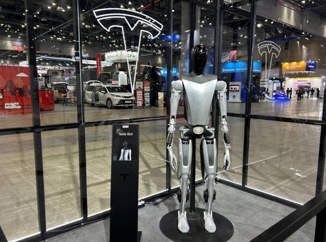 테슬라의 인간형 로봇. [김지윤 기자]