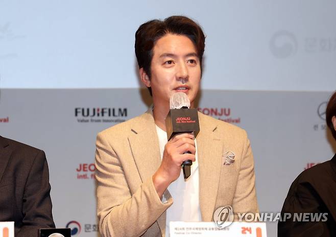 인사말하는 정준호 집행위원장 (전주=연합뉴스) 나보배 기자 = 30일 전북 전주시 완산구 고사동 전주디지털독립영화관에서 열린 제24회 전주국제영화제 상영작발표 기자회견에서 정준호 집행위원장이 인사말을 하고 있다. 2023.3.30 warm@yna.co.kr