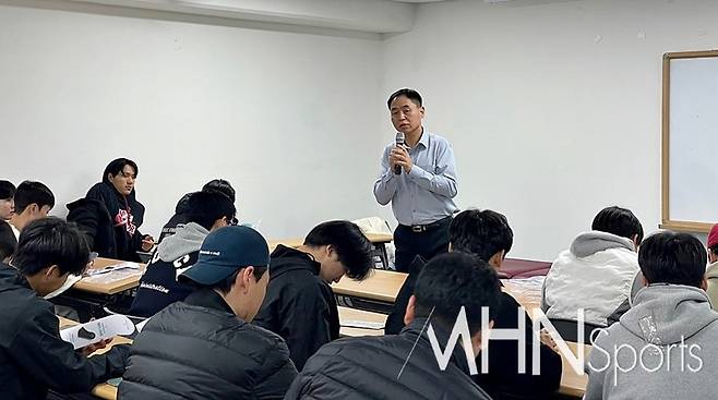 원종칠 대표는 강원도 강릉시에 위치한 가톨릭관동대학교를 방문해 학생들에게 강의를 했었다. 