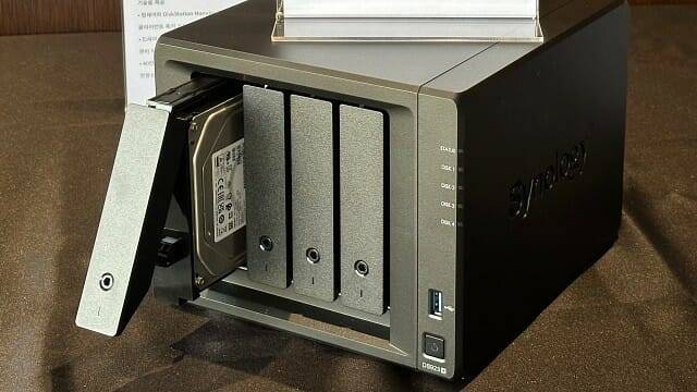 NAS는 대용량 데이터를 편리하게 저장할 수 있지만 100% 안전한 것은 아니다. (사진=지디넷코리아)