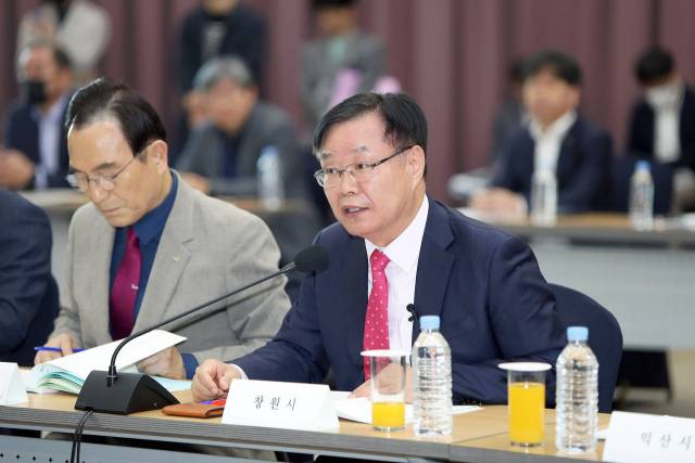 ▲홍남표 창원시장이 31일 국토부가 개최한 '범정부 추진지원단 Kick-off' 회의에서 최근 신규 국가산단에 대한 강력한 사업추진 의사를 밝히고 있다.       ⓒ창원시