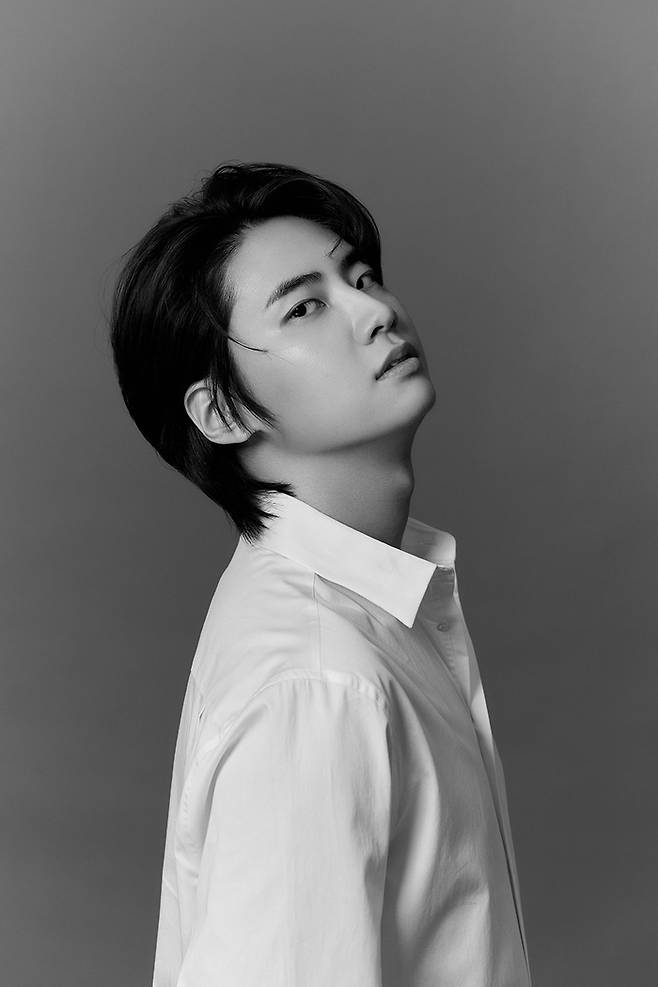 가수 겸 배우 이진혁 빌엔터테인먼트