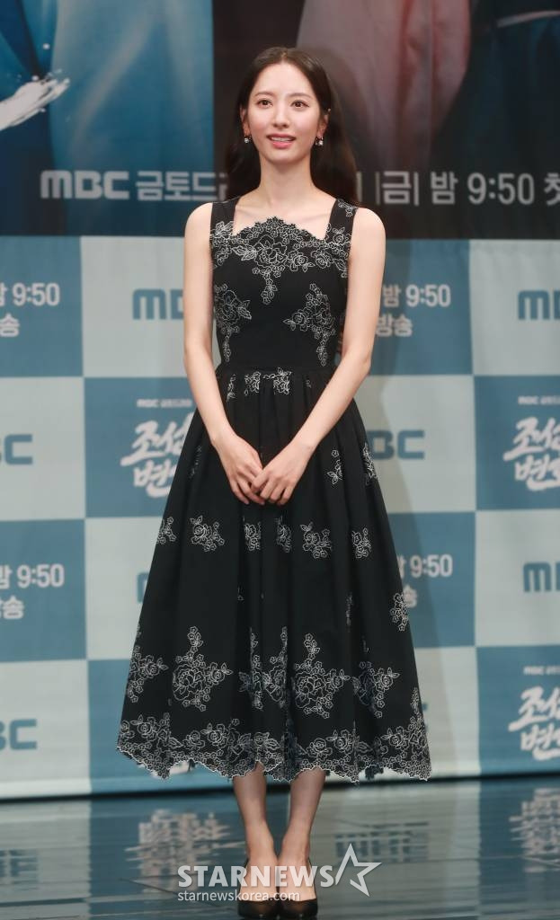 배우 김지연이 31일 오후 서울 상암동 MBC에서 진행된 MBC 금토드라마 '조선변호사' 제작발표회에 참석해 포즈를 취하고 있다.  진정한 복수는 의로운 일을 할 때 가치 있는 것임을 보여주며 백성을 위하는 진짜 변호사로 성장해가는 통쾌한 조선시대 법정 리벤지 활극 드라마 '조선변호사'는 오늘(31일) 첫 방송된다. /2023.03.31 /사진=이동훈 기자 photoguy@