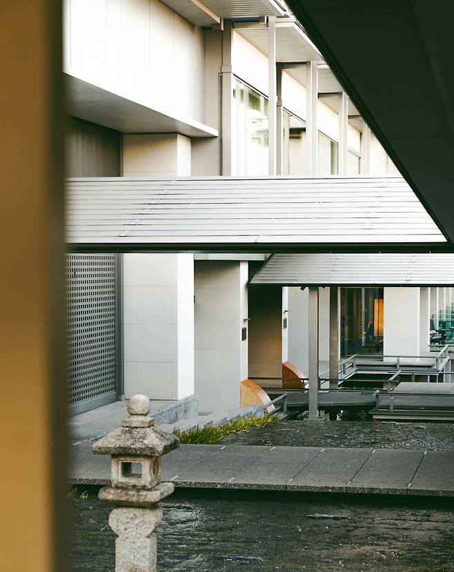 입구부터 교토의 절제된 미를 확인할 수 있다