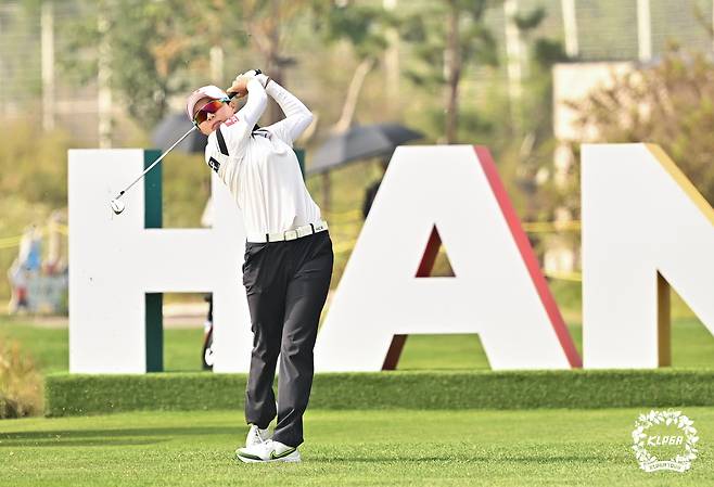 김효주가 29일 인천 베어즈베스트청라CC에서 열린 '하나금융그룹 챔피언십' 1라운드 1번홀에서 티샷하고 있다. (KLPGA 제공) 2022.9.29/뉴스1