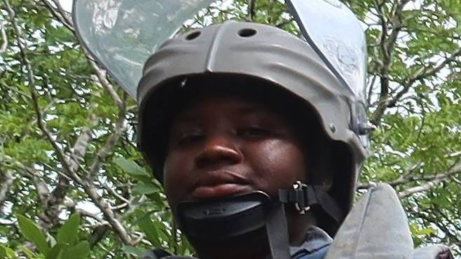 헬레나는 "앙골라에는 부상당한 사람을 모르는 사람이 없다"고 말한다