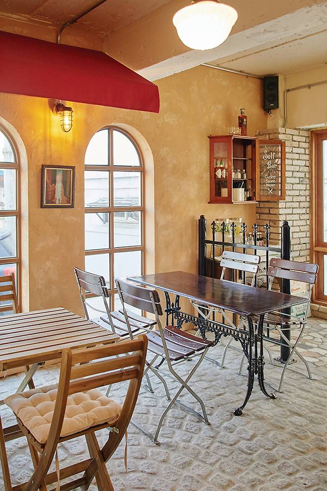 파리를 재현한 씨장의 내부.