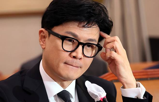 한동훈 법무부 장관이 3월27일 열린 국회 법사위 회의에서 검사의 수사권 축소와 관련한 헌법재판소 결정에 대한 의원들의 질의에 답변하고 있다. 김경호 선임기자