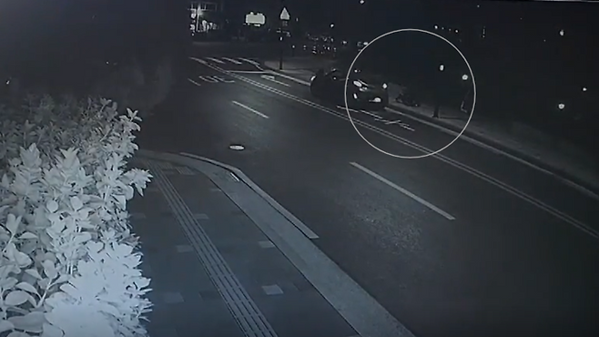 지난 29일 서울 강남 주택가에서 40대 여성이 납치되던 모습이 담긴 폐쇄회로(CC)TV 영상. 독자 제공