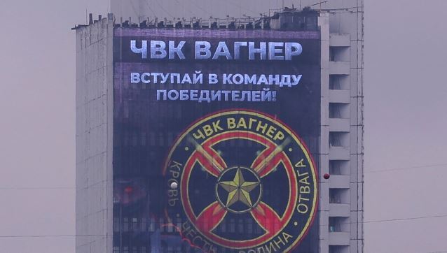 모스크바에서 와그너그룹 용병선발 홍보하는 광고