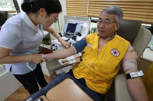 '헌혈 천사' 이순만씨 [연합뉴스 자료사진. 재판매 및 DB 금지]