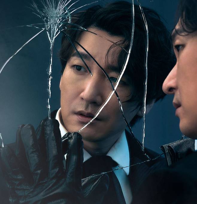 조승우는 2001년 ‘오페라의 유령’ 한국어 초연 때 ‘라울’ 역 오디션을 봤지만 우여곡절 끝에 출연하지 못했다. 그는 “배우와 작품의 연이라는 것은 참 모르겠구나 싶다. 배우로서 2막을 향해 도약해야 할 때 선물처럼 다가온 작품”이라고 했다. /에스앤코