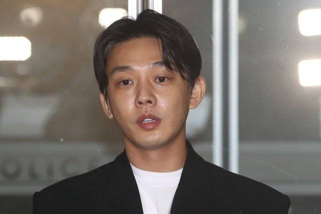 배우 유아인(본명 엄홍식)이 27일 서울 마포구 서울경찰청 마포청사에 출석해 마약 투약 혐의 관련 조사를 마치고 나오며 입장을 밝히고 있다. 사진=뉴스1