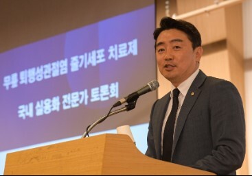 축사하는 강훈식 국회 보건복지위원회 더불어민주당 간사. 이한결 기자