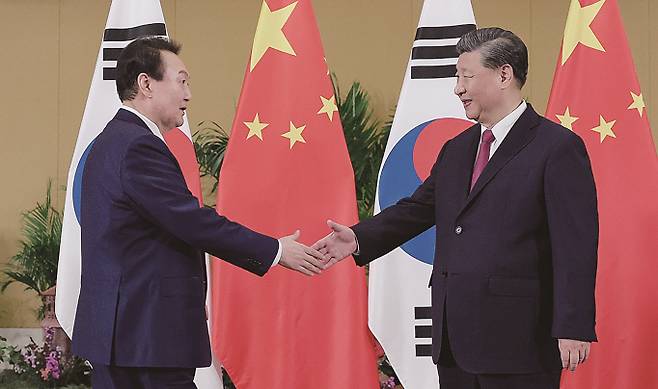 대중 무역흑자 시대가 종식되리란 것은 이미 예견된 일이었다. 최근 몇 년간의 반도체 호황과 정보기술(IT) 제품 수요에 현혹돼 실상을 보지 못한 것이다.[사진=뉴시스]