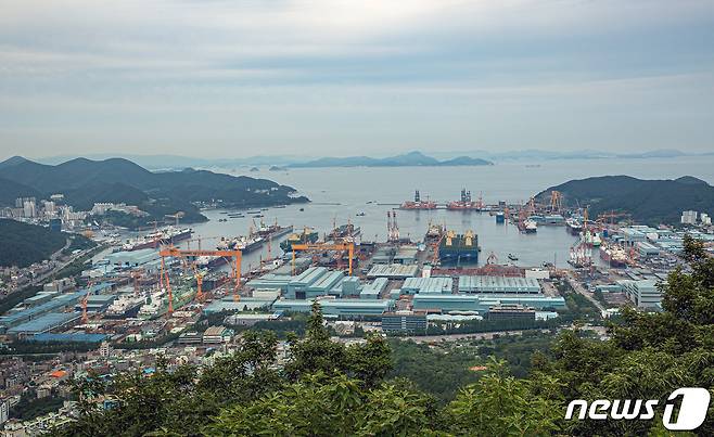 경남 거제시에 위치한 대우조선해양 전경. (경남도 제공)2022.9.26/뉴스1 ⓒ News1 강대한 기자