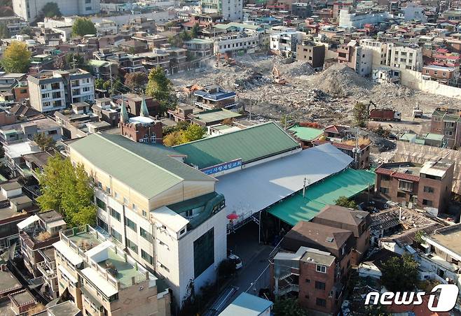 30일 서울 성북구 사랑제일교회 주변 장위10구역의 모습. 2020.10.30/뉴스1 ⓒ News1 구윤성 기자