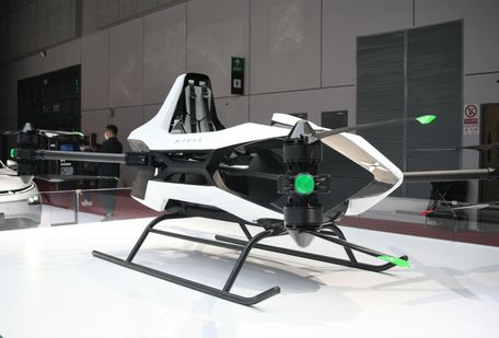 샤오펑이 상하이 모터쇼에서 공개한 1인승 플라잉 카 ‘트래블러 X1’.