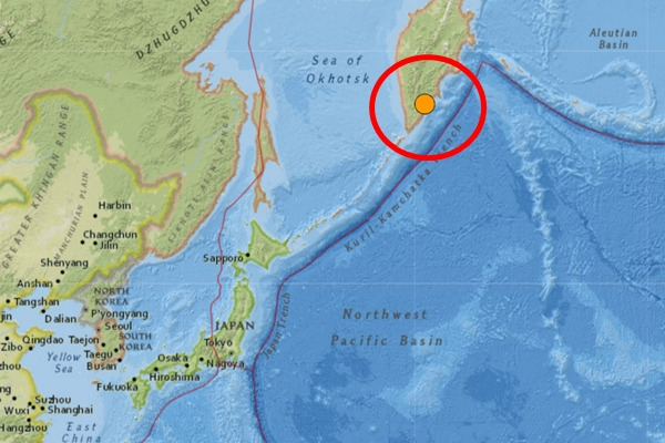 기상청은 3일(한국시간) 미국 지질조사국(USGS) 분석 결과를 인용해 “캄차카반도 옐리조보 남쪽 45㎞ 지점(지도의 붉은색 원)에서 낮 12시6분57초 규모 6.5의 지진이 발생했다”고 밝혔다. USGS 홈페이지