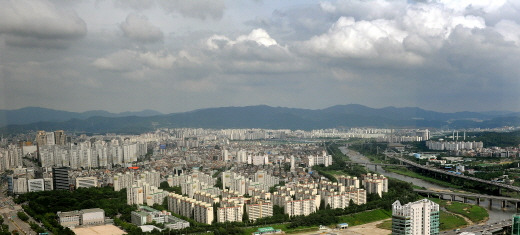 아파트값 떨어질 것 같아 투기 거래 줄고 실수요자 늘었다