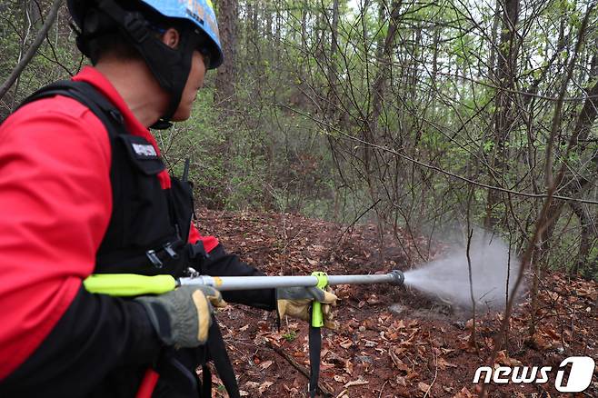 북부지방산림청 산불재난특수진화대 산불 현장 진화훈련 자료사진. ⓒ News1