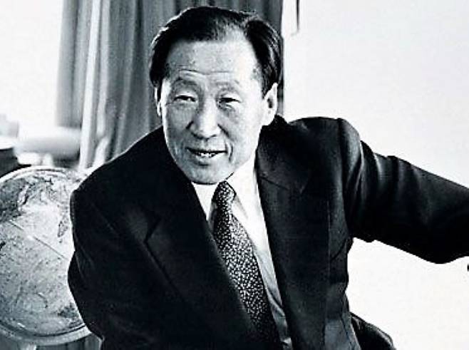 조세 전문가들은 창업자의 주식이 상속되어 손자대에 이르면 지분이 대체로 10% 이내만 남게 되어 경영 불안 요인이 된다고 지적한다. 사진은 현대그룹 창업자 정주영 회장./현대자동차그룹
