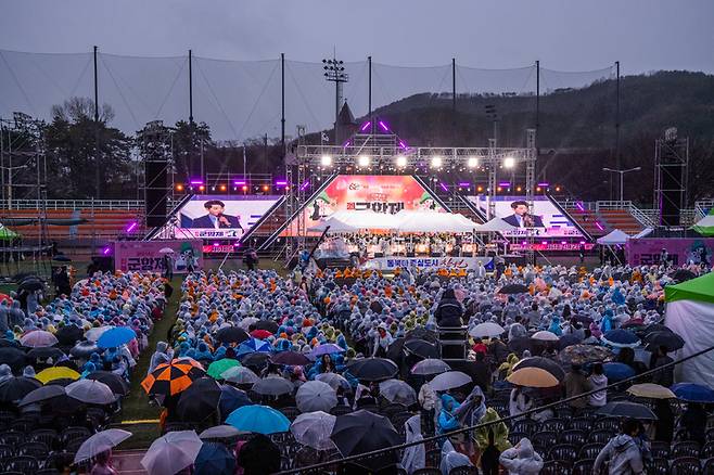 [창원=뉴시스] 강경국 기자 = 4년 만에 개최된 제61회 진해군항제가 지난달 25일부터 열흘간 공식 일정을 마치고 마무리됐다. (사진=창원시청 제공). 2023.04.04. photo@newsis.com *재판매 및 DB 금지