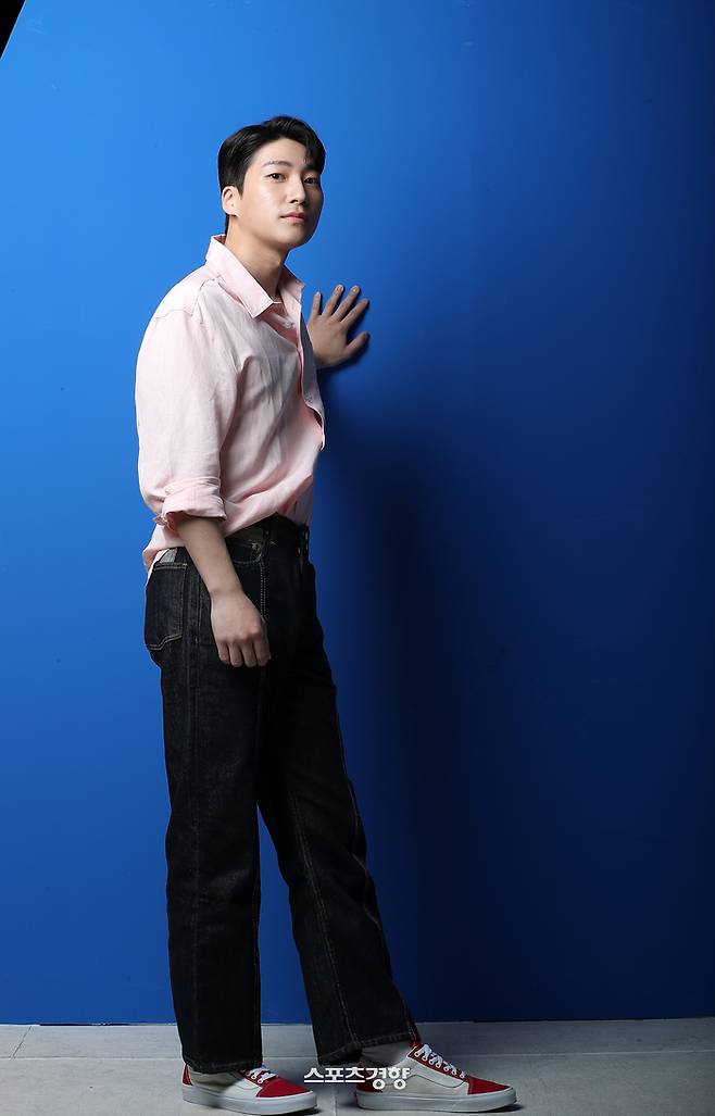 KBS1 드라마 ‘내 눈에 콩깍지’ 에 출연한 배우 정수환이 ‘스포츠경향’과 인터뷰에 앞서 포즈를 취하고 있다. 사진 정지윤 선임기자