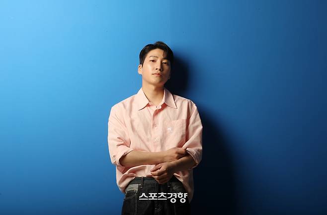 KBS1 드라마 ‘내 눈에 콩깍지’ 에 출연한 배우 정수환이 ‘스포츠경향’과 인터뷰에 앞서 포즈를 취하고 있다.  사진 정지윤 선임기자