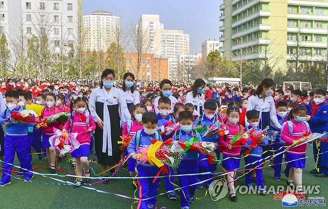 북한, '4월 1일' 정시 개학 (평양 조선중앙통신=연합뉴스) 1일 북한 각지 학교가 개학했다고 조선중앙통신이 2일 보도했다.] 2023.4.2 
    [국내에서만 사용가능. 재배포 금지. For Use Only in the Republic of Korea. No Redistribution] nkphoto@yna.co.kr