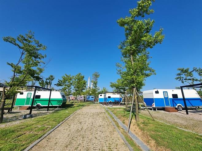 인천 서구에 있는 수도권 최대 규모의 노을진캠핑장.|인천시 제공