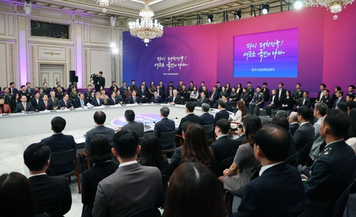 윤석열 대통령이 5일 청와대 영빈관에서 제2차 국정과제점검회의를 주재하고 있다. 연합뉴스