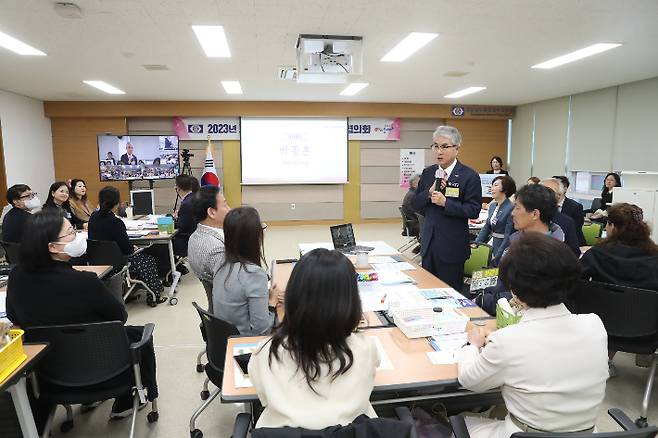 박종훈 경남교육감이 5일 통영에서 열린 지역교육협의회에서 인사말을 하고 있다. 경남교육청 제공