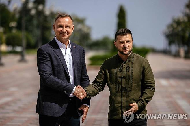 작년 8월 키이우에서 촬영한 폴란드-우크라이나 정상 [AFP=연합뉴스 자료사진. 재판매 및 DB 금지]