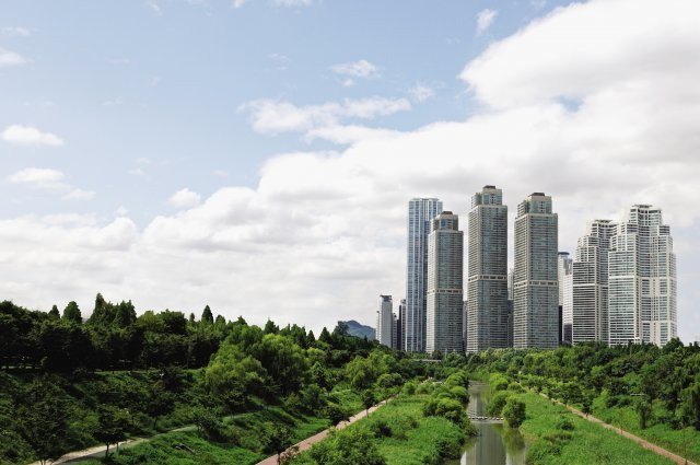 서울 강남구 도곡동 타워팰리스1차(전면부에 있는 3개 동) 전경. 삼성물산 제공