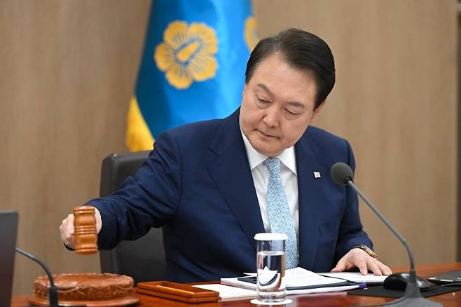 윤석열 대통령이 4일 서울 용산 대통령실 청사에서 열린 국무회의를 주재하고 있다. (사진=대통령실 제공) 2023.04.04. /사진=뉴시스화상