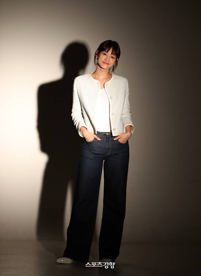 KBS1 일일드라마 ‘내 눈에 콩깍지’에 출연한 배우 배누리가 지난달 29일 스포츠경향과 인터뷰에 앞서 포즈를 취하고 있다. 사진 정지윤 선임기자