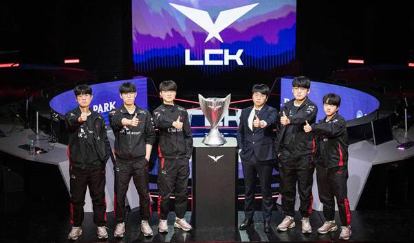 2023 LCK 스프링 최종 결승에 올라간 T1 선수들. 사진제공=LCK