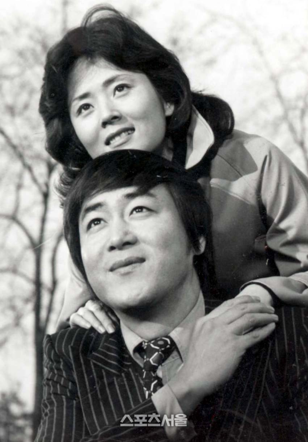 영화 ‘돌의 초상’(1979)에 함께 출연한 배우 김영애(위)와 한진희. 스포츠서울DB