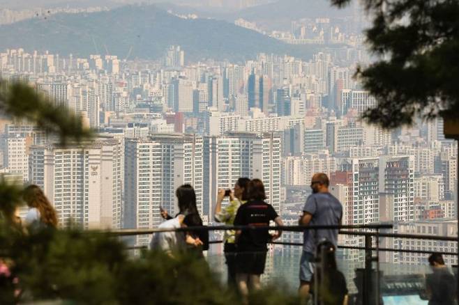 서울 남산에서 바라본 시내 아파트 모습 [사진=연합뉴스]