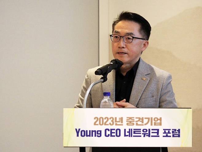 [서울=뉴시스] 7일 '2023년 제1회 중견기업 Young CEO 네트워크 포럼'에서 개회사를 하는 이호준 한국중견기업연합회(중견련) 상근부회장​. (사진=중견련 제공) 2023.04.07. photo@newsis.com *재판매 및 DB 금지