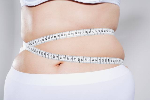 급격한 체지방 감소는 얼굴 노화와 골다공증 등의 원인이 될 수 있다./사진=클립아트코리아