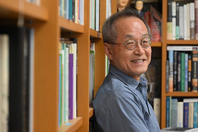 Choe Jae-chun speaks during an interview at his office at Ewha Womans University, Seodaemun-gu, western Seoul, September 2022. (Im Se-jun/The Korea Herald)