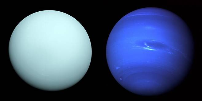 보이저 2호 우주탐사선이 촬영한 천왕성(왼쪽)과 해왕성의 모습. (사진=나사) *재판매 및 DB 금지