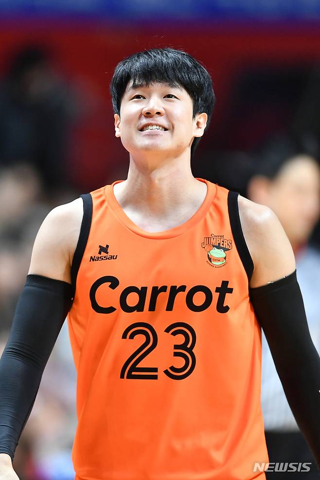 [서울=뉴시스]프로농구 고양 캐롯 전성현 (사진 = KBL 제공)