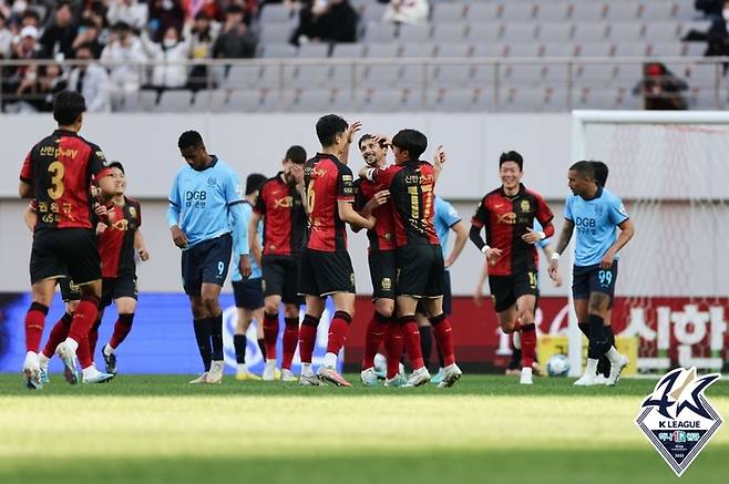 [서울=뉴시스]프로축구 FC서울 팔로세비치 쐐기골. (사진=프로축구연맹 제공)