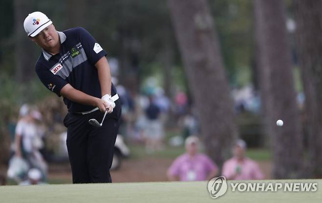 epa10563959 Sungjae Im of Korea along the third fairway in the second round of the Masters Tournament at the Augusta National Golf Club in Augusta, Georgia, USA, 07 April 2023. The Augusta National Golf Club will hold the Masters Tournament from 06 April through 09 April 2023. EPA/ERIK S. LESSER