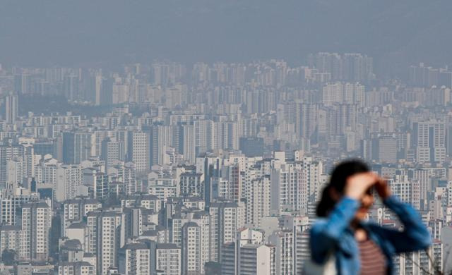 서울 중구 남산에서 바라본 아파트 모습. 뉴스1