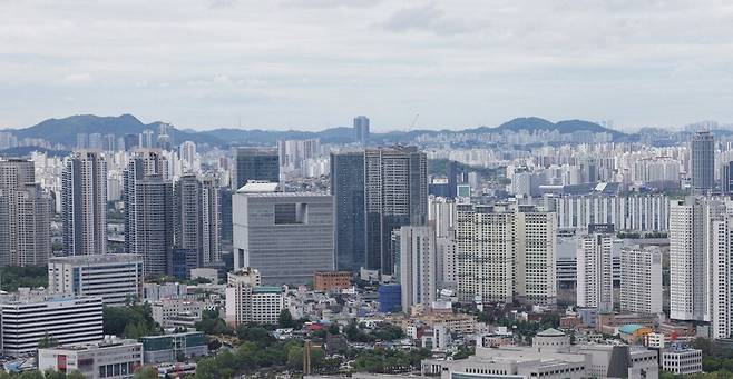 전세를 끼고 주택을 매입한 집주인들이 전세가 하락으로 부담이 커지고 있다. 사진은 지난 5년간 갭투자 비중이 높았던 서울 용산구 일대 아파트 전경. 매경DB