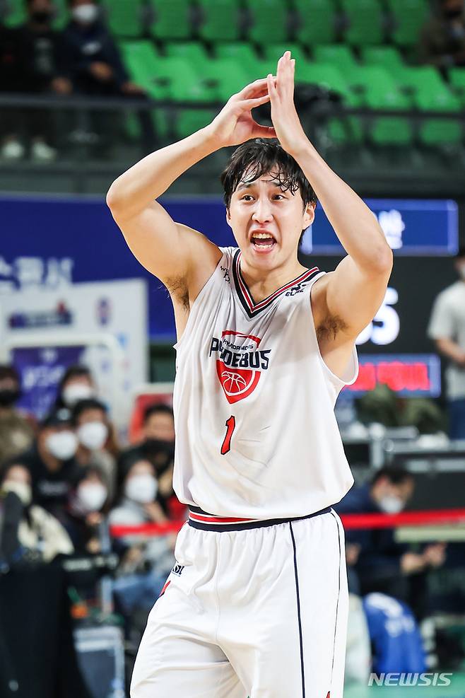 [서울=뉴시스]프로농구 울산 현대모비스 김영현 (사진 = KBL 제공)